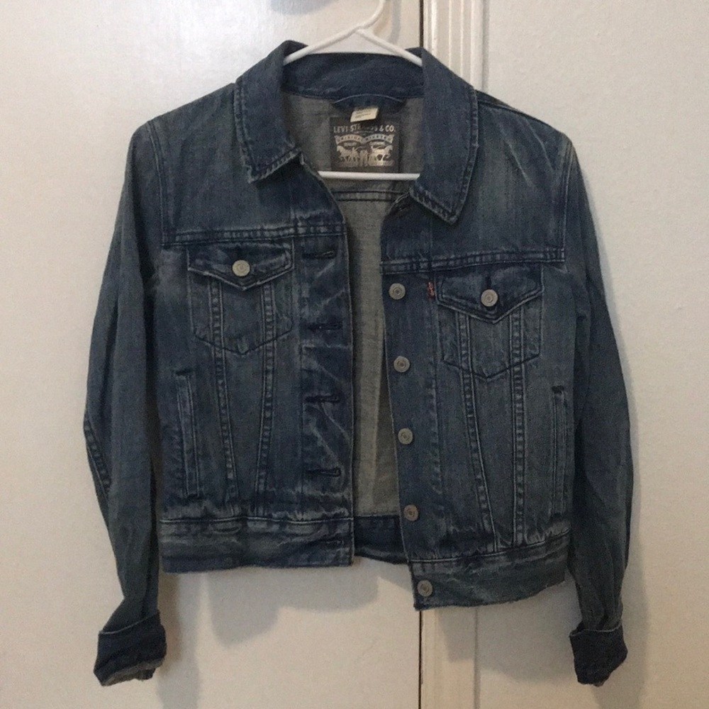 Levis dark wash denim jacket!